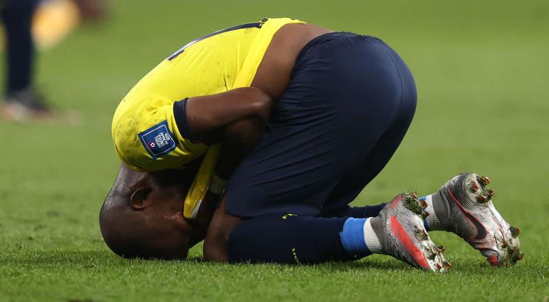 Fenerbahçe forması giyen ve Ekvador'un takım kaptanlığını yapan Enner Valencia turnuvayı 3 golle tamamladı. 33 yaşındaki futbolcu, Senegal maçının son düdüğünün ardından adeta yıkıldı.